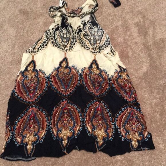 Woman’s dress - Picture 2 of 2